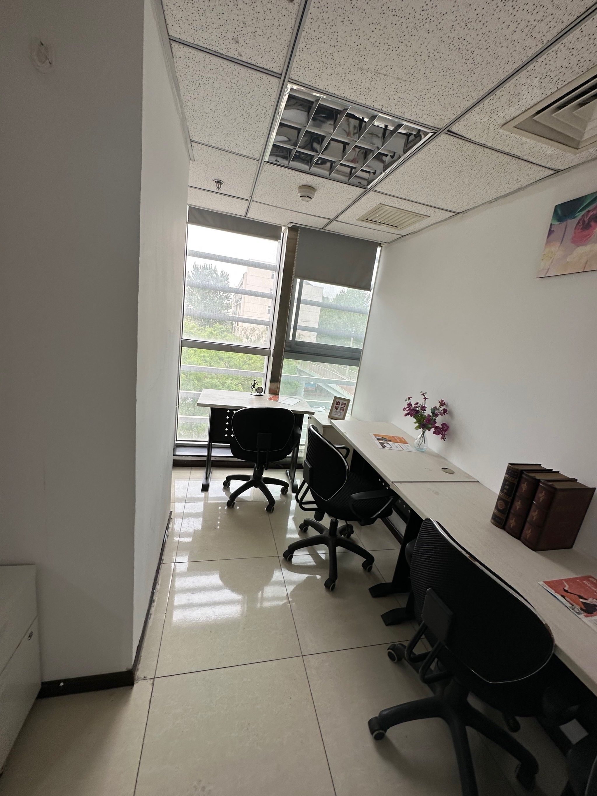 惠新西街南口 带窗小面积办公室