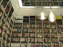 -钟书阁(松江泰晤士小镇店)