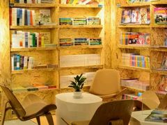 -新华里咖啡书吧(新华书店小寨店)