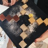 大快朵颐烤鸭时