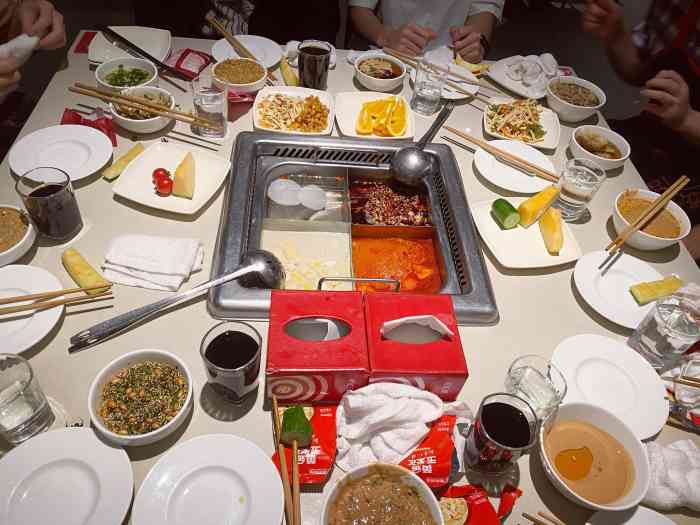 海底捞火锅(勒泰店)-"石家庄首家海底捞,昨天去体验了一下.不得.