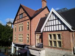 -钟书阁(松江泰晤士小镇店)