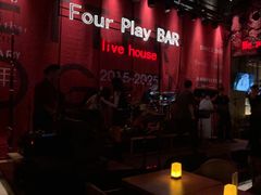 -FOUR PLAY BAR