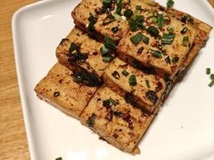 香煎石屏豆腐-一坐一忘云南菜(北京skp店)