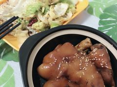 老巴子招牌猪蹄饭-蘑菇圈·云南野生菌菇炒饭·巷口食堂(悦荟店)