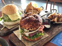 双蛋指椒牛肉汉堡-魏斯理汉堡(西安沣东吾悦店)