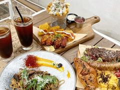 -Mark&Mars Restaurant