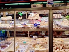 面包甜点陈列柜-昆明冠生园·蛋糕·面包(南强街店)