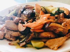香菇炒肉-俺家菜馆(百里峡店)