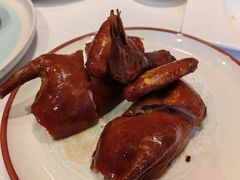招牌脆皮乳鸽-新雅粤菜馆(南京东路店)