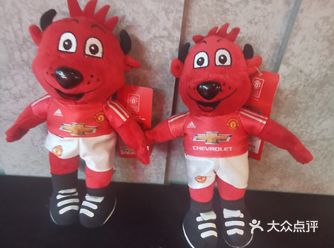 原来红魔曼联的吉祥物是一只红色火龙原来我还以为你们一