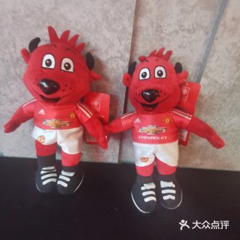 原来红魔曼联的吉祥物是一只红色火龙原来我还以为你们一