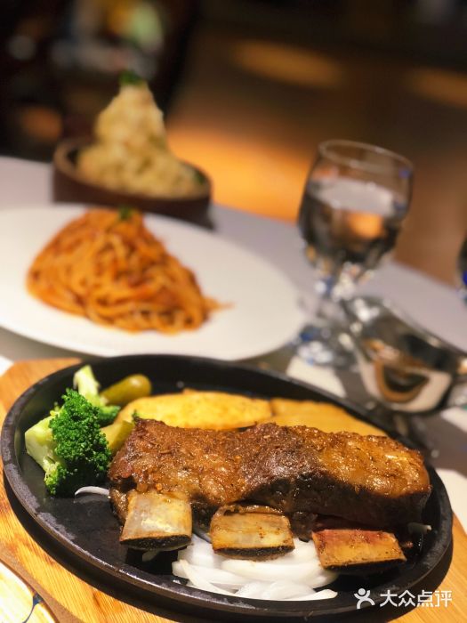 俄士厨房(大坪时代天街店)燃焰朗姆牛排图片