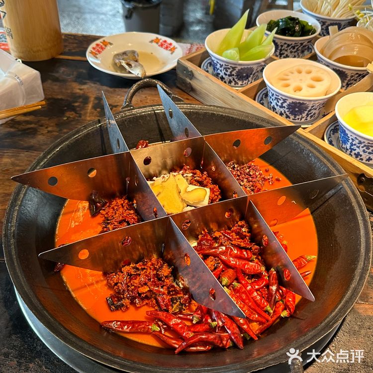 藏在鹅岭二厂景区里盖碗茶老火锅!