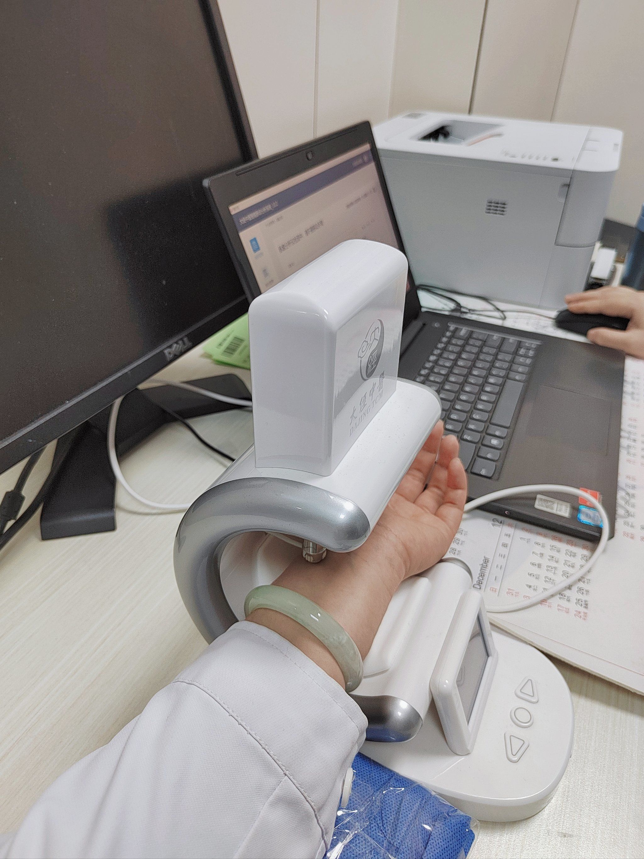 中医仪器把脉中