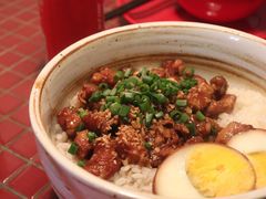 超级足料卤肉饭-面上有光