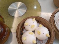 猪仔流沙包-万山楼海鲜酒家·二十三年老字号