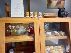 面包甜点陈列柜-边渡咖啡烘焙店(昙华林店)