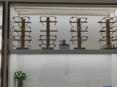 -翰佐蔡司小乐圆·依视路星趣控·暴龙眼镜折扣店