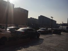 -世纪金源购物中心东区-停车场