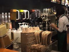 -星巴克(上海虹桥新天地二店)