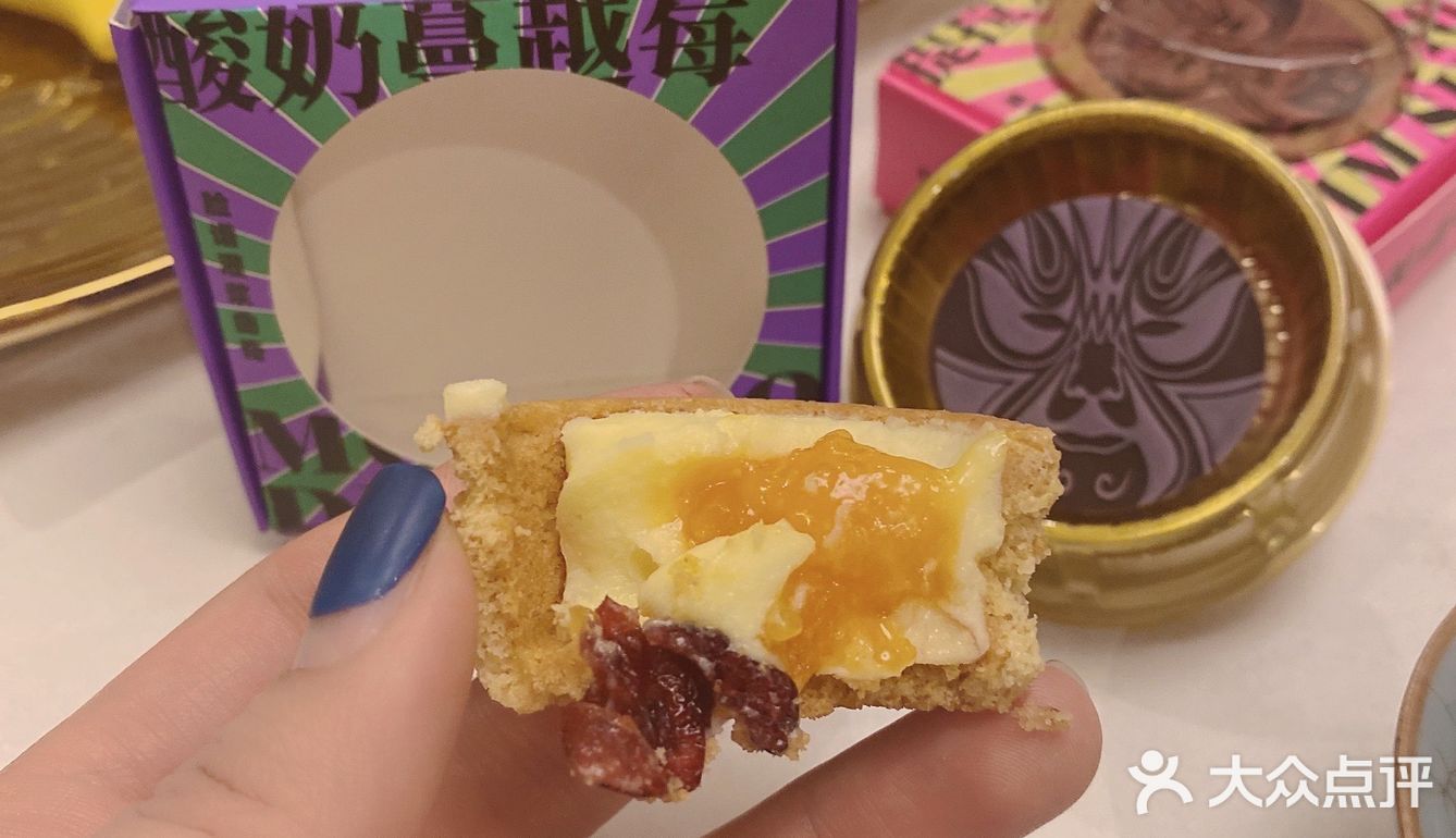 排到他的時候就剩兩盒 買了一盒回來嚐鮮 三種口味