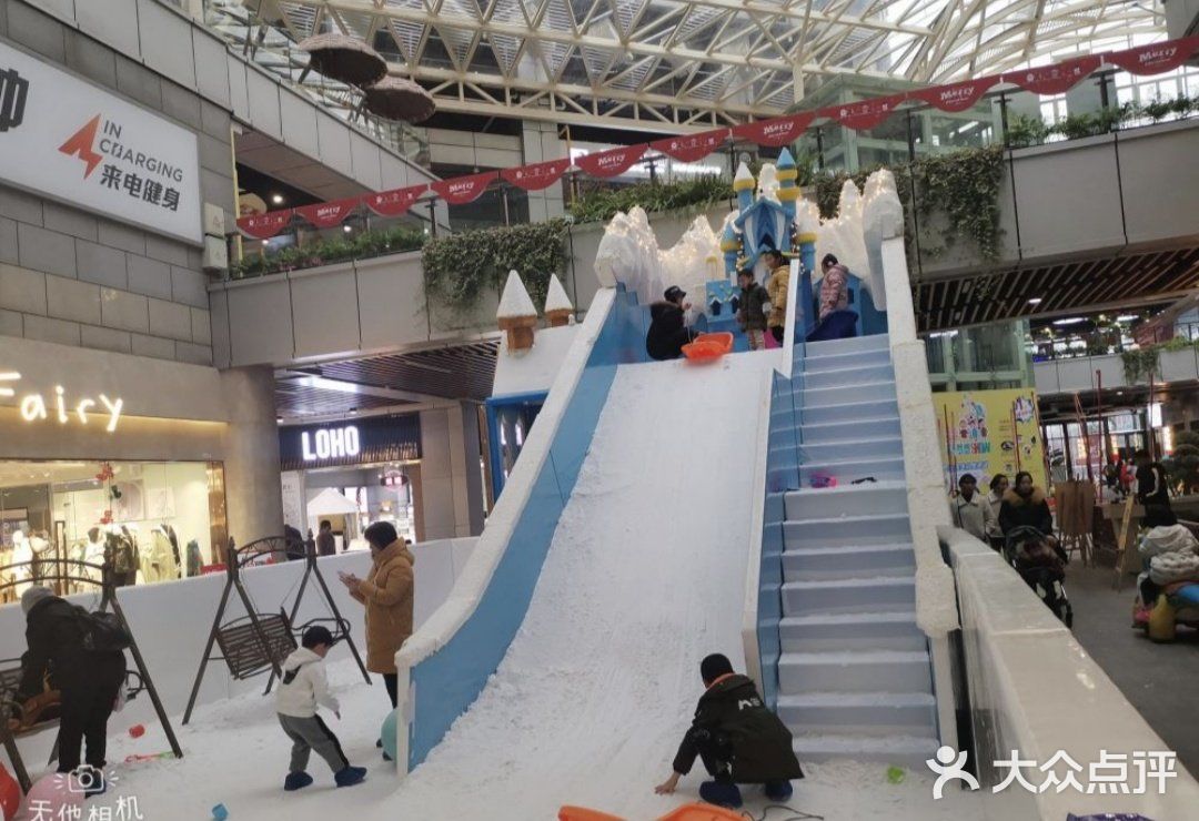 在游乐场里玩雪是什么感受[胜利][胜利]