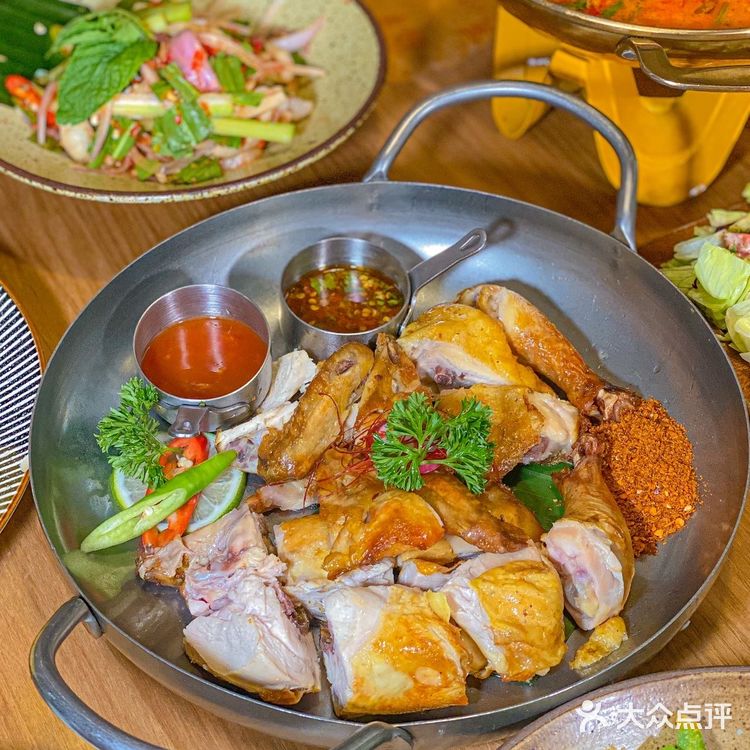 🌴氛围感绝佳的露营风东南亚餐厅,冬阴功太好恰了~