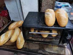 -Bánh Mì Huynh Hoa