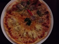 披萨（榴莲，鸭肉双拼）-JINNS锦时 steak&pizza(浸信会礼拜堂旧址店)