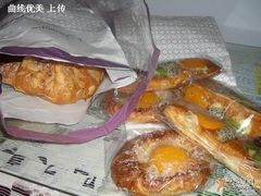 满满两大袋-西点坊(浦东香格里拉店)