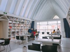 -钟书阁(松江泰晤士小镇店)