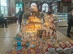 产品展示柜-老鼎丰(靖宇街总店)