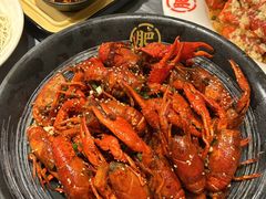 -肥肥虾庄·金牌油焖大虾(汉街SKP店)