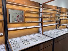 -罗伯特眼镜·蔡司官方授权(罗湖国贸店)