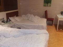 -肯定精品酒店(南京龙江地铁站省妇幼保健院南门店)