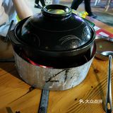 再浇上他们的酱汁，很是入味，我觉得还是非常好吃的