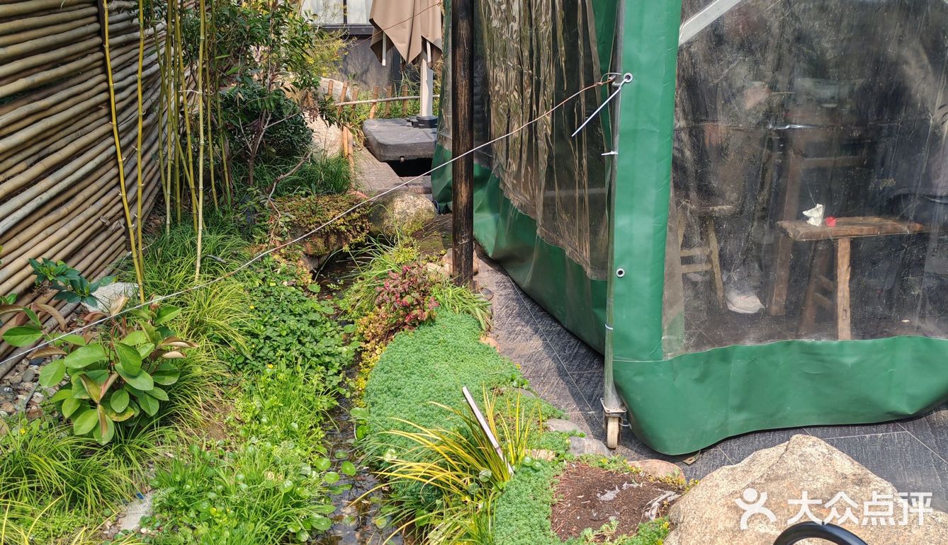 结果被街边的一家小店吸引了#小荷园乡野湖北菜