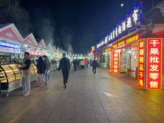 -布尔津河堤夜市