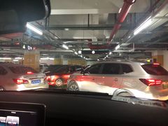 -龙湖天街-停车场