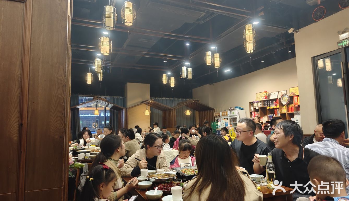 家人们，谁敢信晚上八点了，168还是满座！