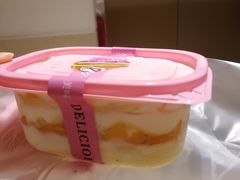芒果千层蛋糕盒子-蜜蜂小象·榴莲千层蛋糕(时代汇11栋店)