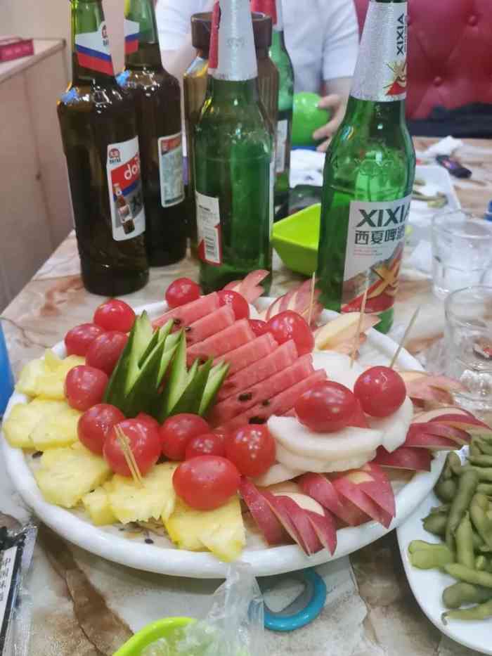 打分 赶的第二场酒局  随便选了一家 没有雪花啤酒没有乐堡啤酒 包间