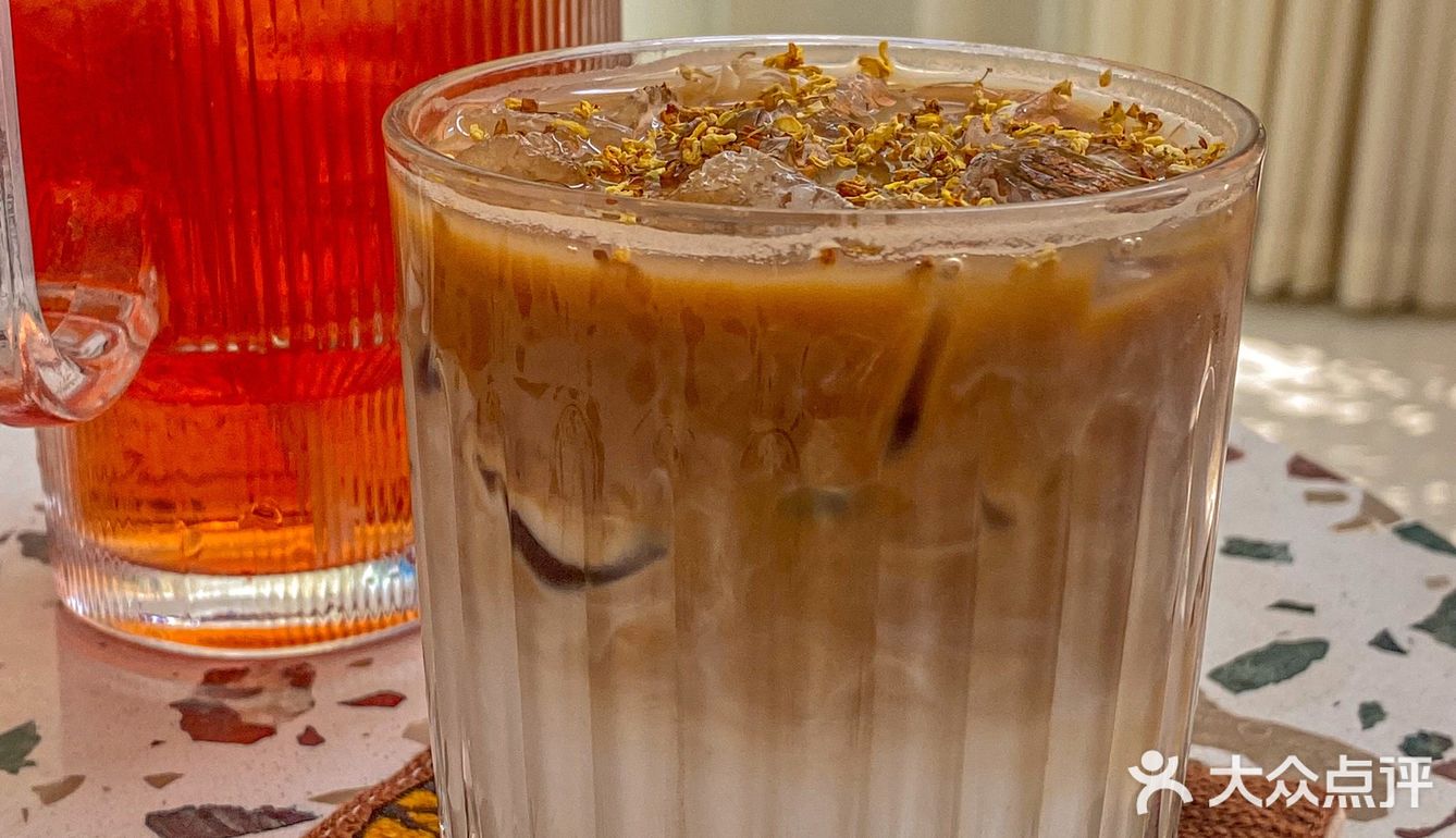 南京新街口 | 露台咖啡厅☕超大旋转楼梯好绝