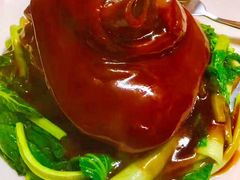 紅燒元蹄-一鸣蒸汽石锅鱼 Yiming Steamed Stonepot Fish