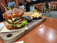 双蛋指椒牛肉汉堡-魏斯理汉堡(西安沣东吾悦店)