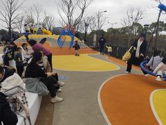 -奕欧来上海购物村停车场