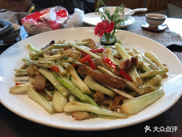 旺阁名苑酒家荞菜炒烧腩图片 - 第1张