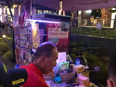 -詹爷爷乌节路街头冰淇淋