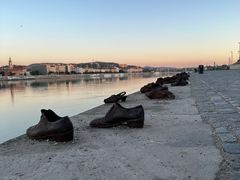 -多瑙河畔鞋履雕塑